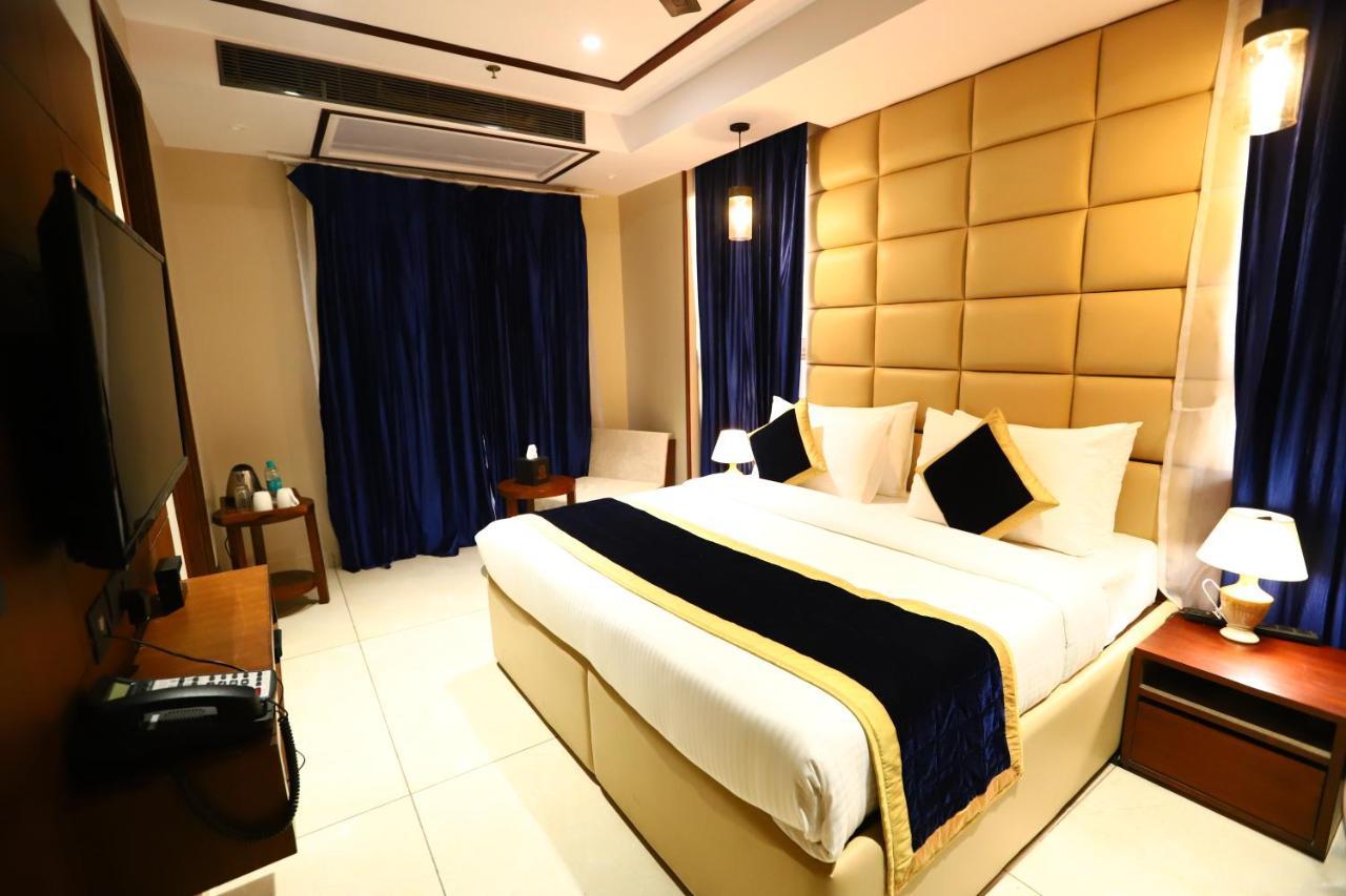 Sanca International Hotel In Patel Nagar Delhi New Delhi Bagian luar foto