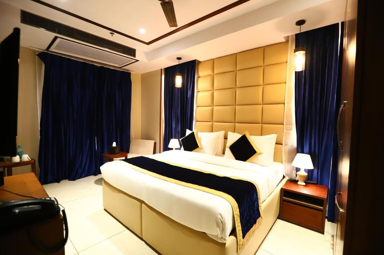 Sanca International Hotel In Patel Nagar Delhi New Delhi Bagian luar foto
