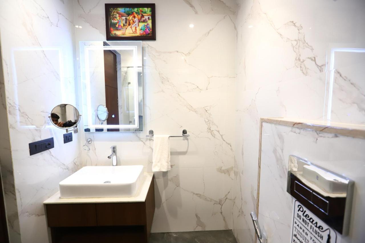 Sanca International Hotel In Patel Nagar Delhi New Delhi Bagian luar foto