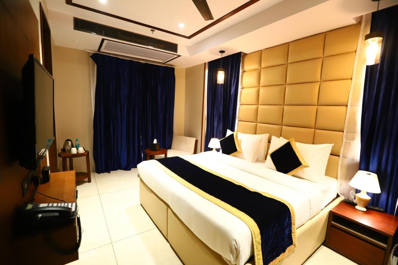 Sanca International Hotel In Patel Nagar Delhi New Delhi Bagian luar foto